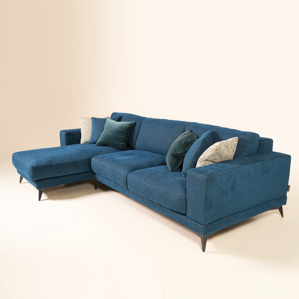 Tesla with chaise longue
