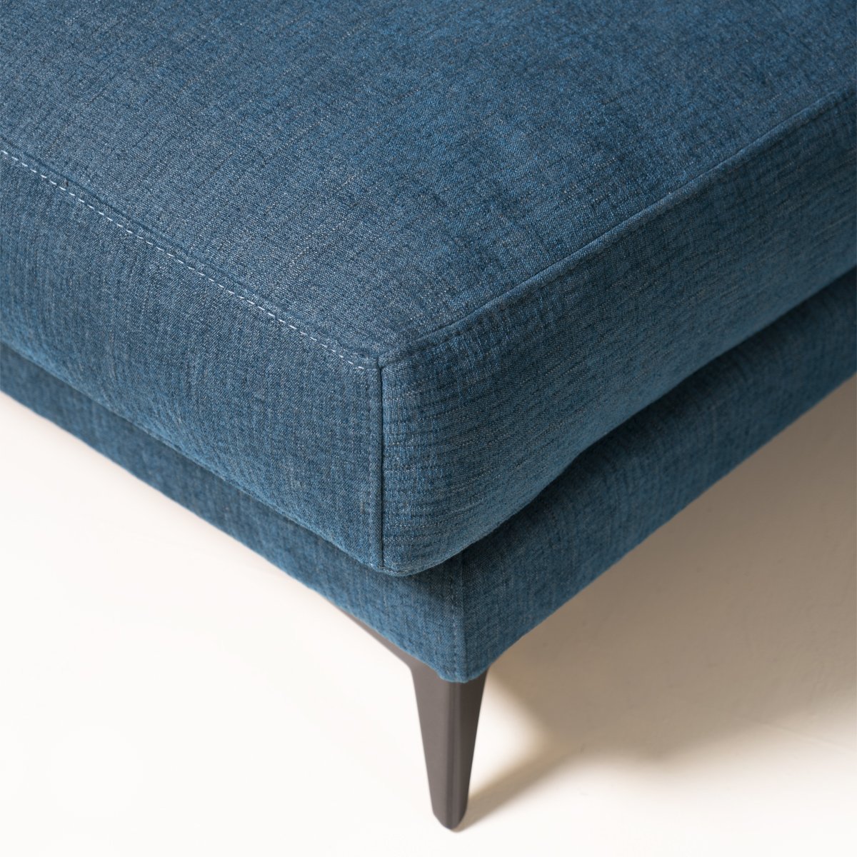 Tesla with chaise longue