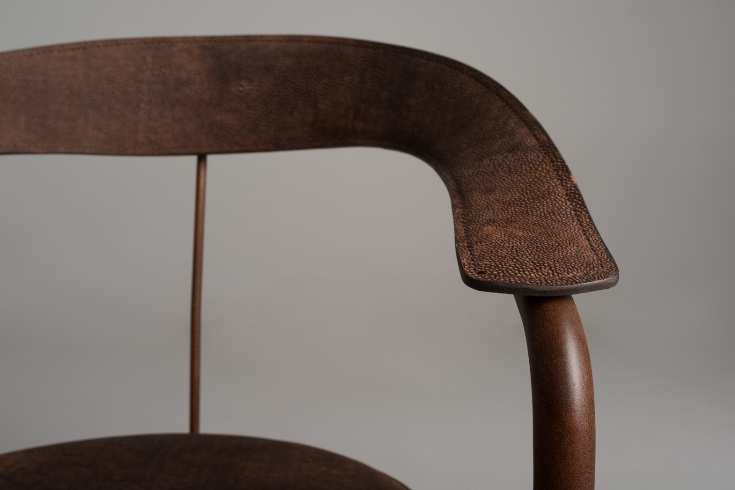 La sedia: tra storia, arte, funzionalità e design